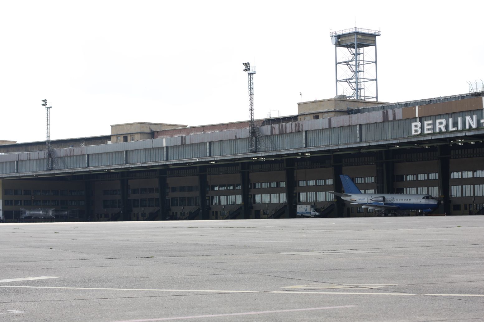 Are the US airforce storing a UFO at Berlin Tempelhof airport?