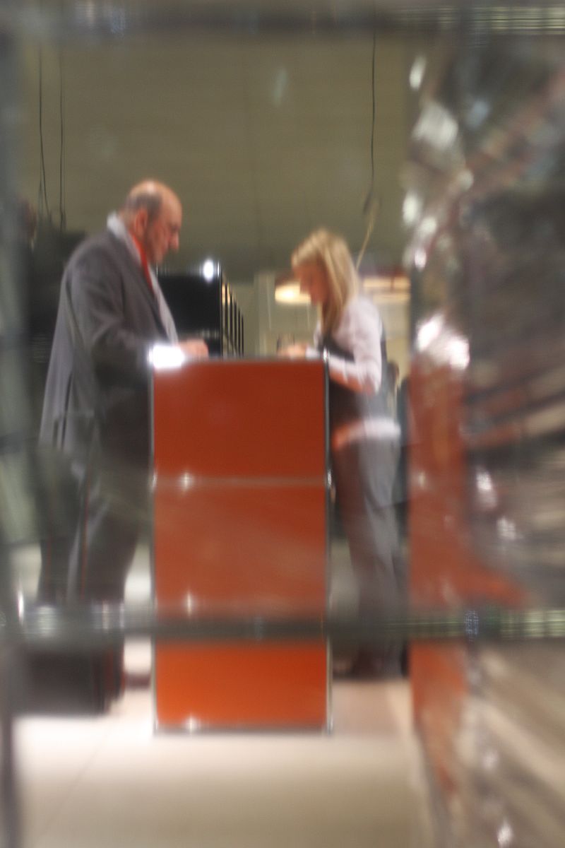 orgatec-2010-usm-haller-orange No longer under wraps - USM Orange