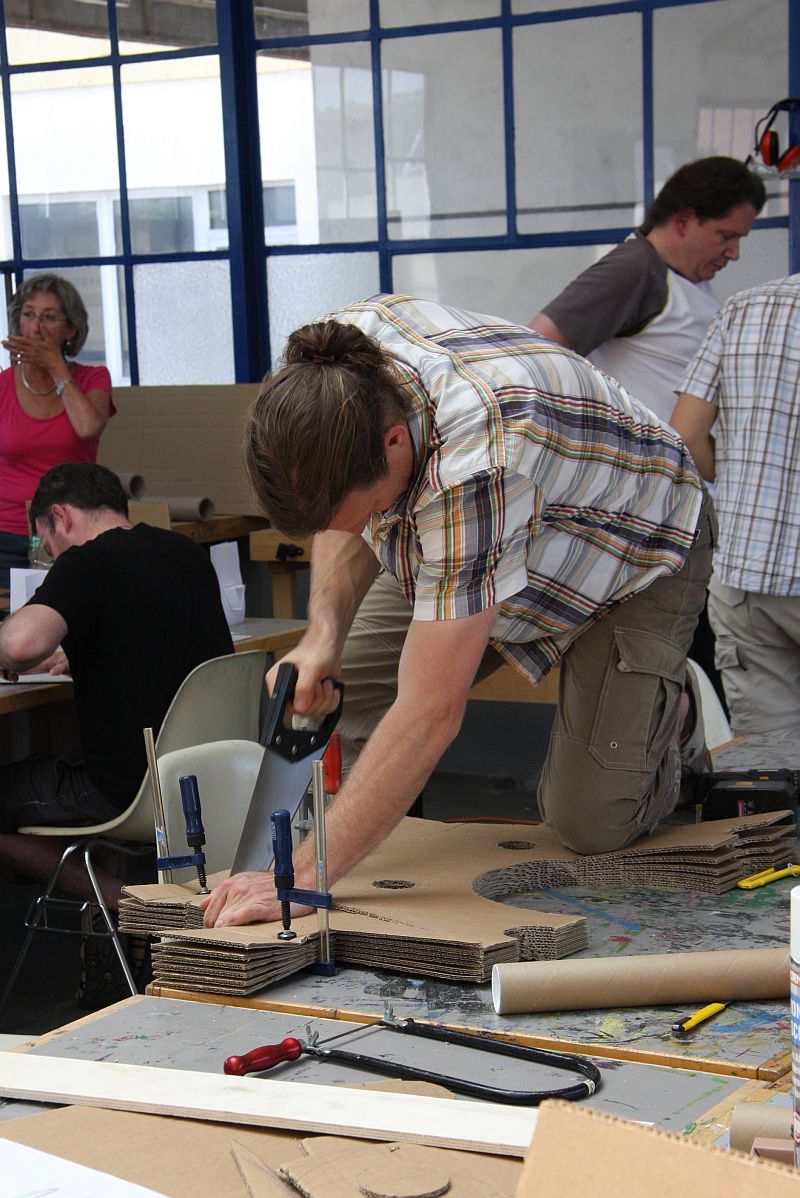 smow-chair-vitra-design-museum-workshop-saw Theres more than one way to work with cardboard