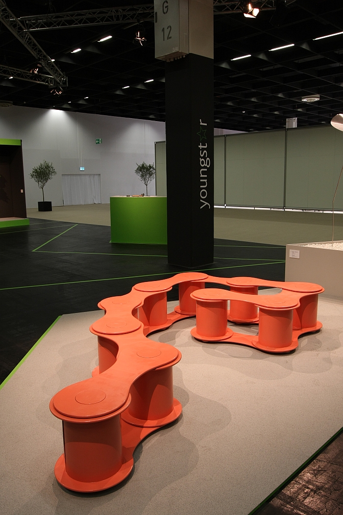Sitzend stehend Leute by Chris Walter and Amélie Ika, as seen at unique youngstar 2017, Cologne