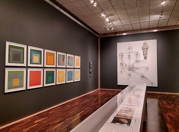 The intervention Kontext:Bauhaus, here with works by Josef Albers, Oskar Schlemmer & Kurt Kranz, as seen at Play, Life, Illusion. Xanti Schawinsky, Kunsthalle Bielefeld